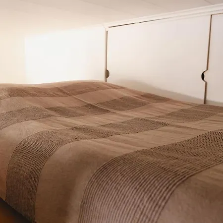 Bright Floor Studio In Heart Of Apartment *